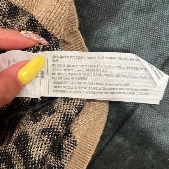 🔥Abercrombie & Fitch Leopard Print Sweater - Tan and Black🔥 - Picture 5 of 6